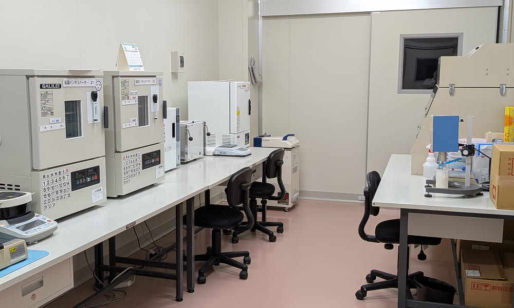 検査室（微細物検査　粘度検査など）